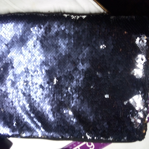 Purse - Picture 2 of 4